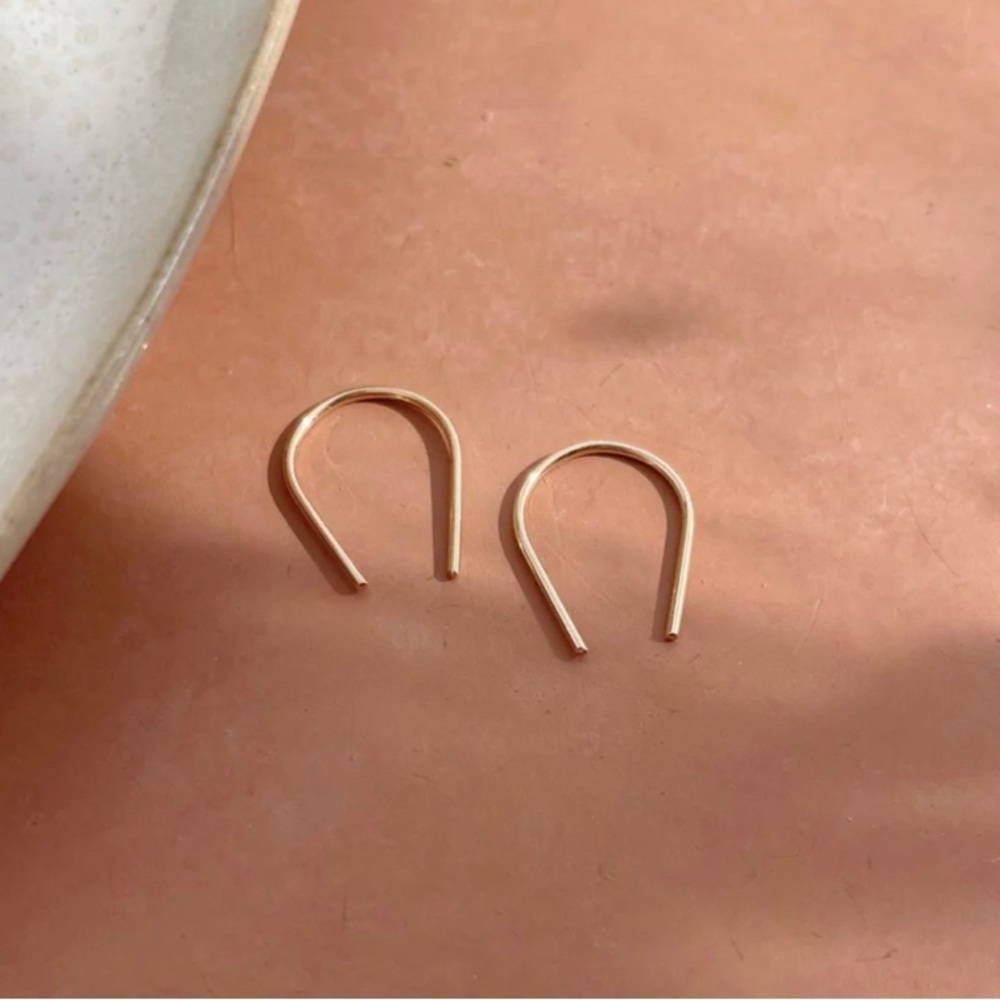 *NEW* 14k Gold Filled Horseshoe Earrings - Token Jewelry
